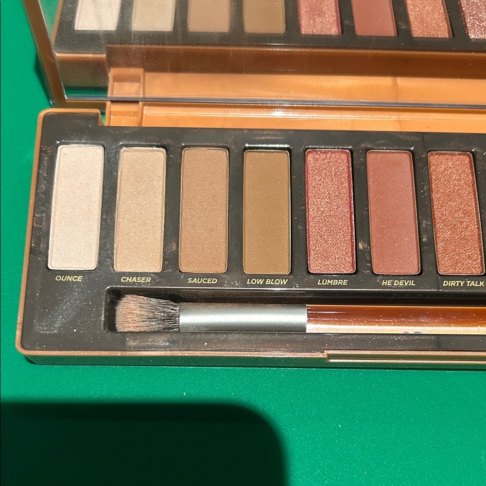 Urban Decay Naked Heat Eyeshadow Palette - Brown & Copper Hues - Picture 3 of 4